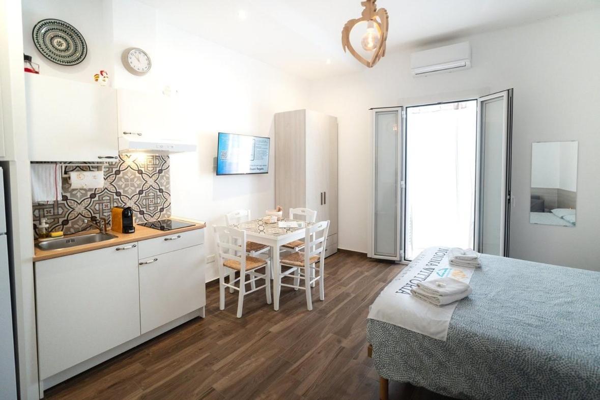 Nonna Vittoria Apartments Мола-ди-Бари Экстерьер фото